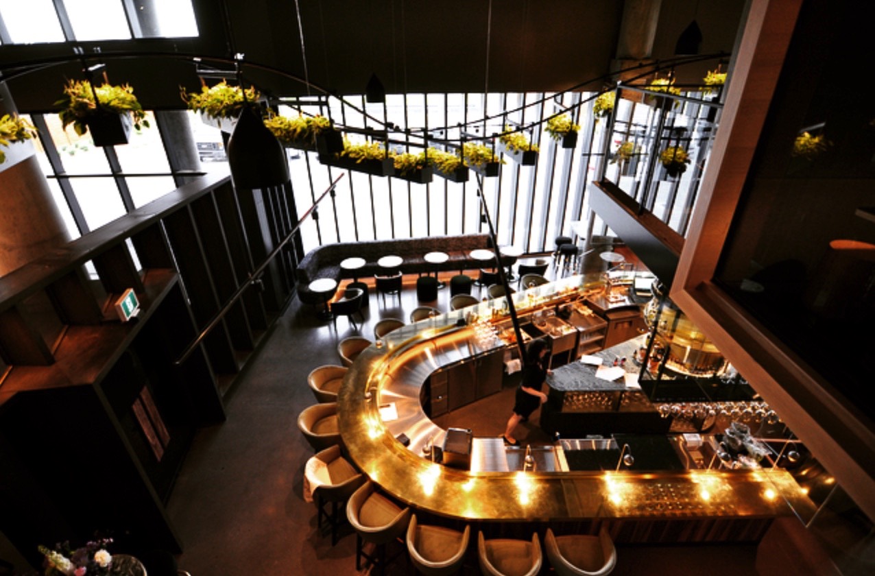 De la mezzanine, vue sur le Bar Les Cousins, vintage et contemporain - Tous les petits plus du Alt+ - Amérique du Nord, Canada, Québec, Montréal