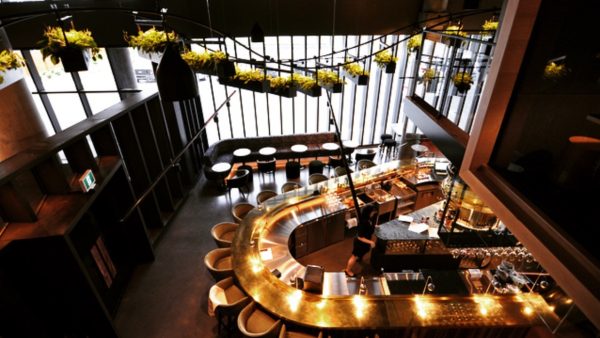 De la mezzanine, vue sur le Bar Les Cousins, vintage et contemporain - Tous les petits plus du Alt+ - Amérique du Nord, Canada, Québec, Montréal